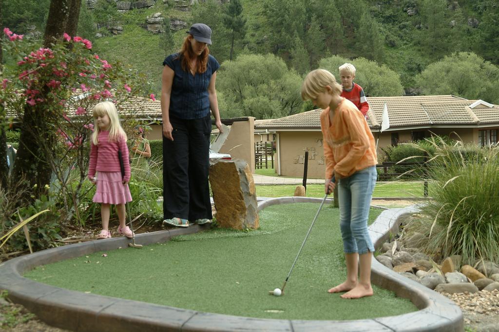Gooderson Leisure Mountain View Cottages Self Catering And Timeshare Resort Drakensberg Garden Bagian luar foto